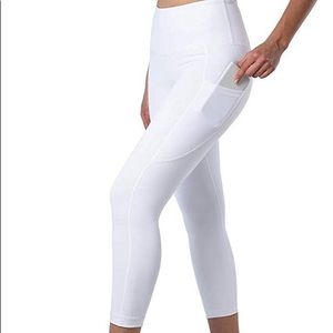 White pocket crop leggings